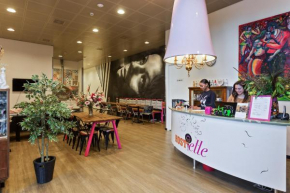 Гостиница Hostelle - female only hostel Amsterdam  Амстердам